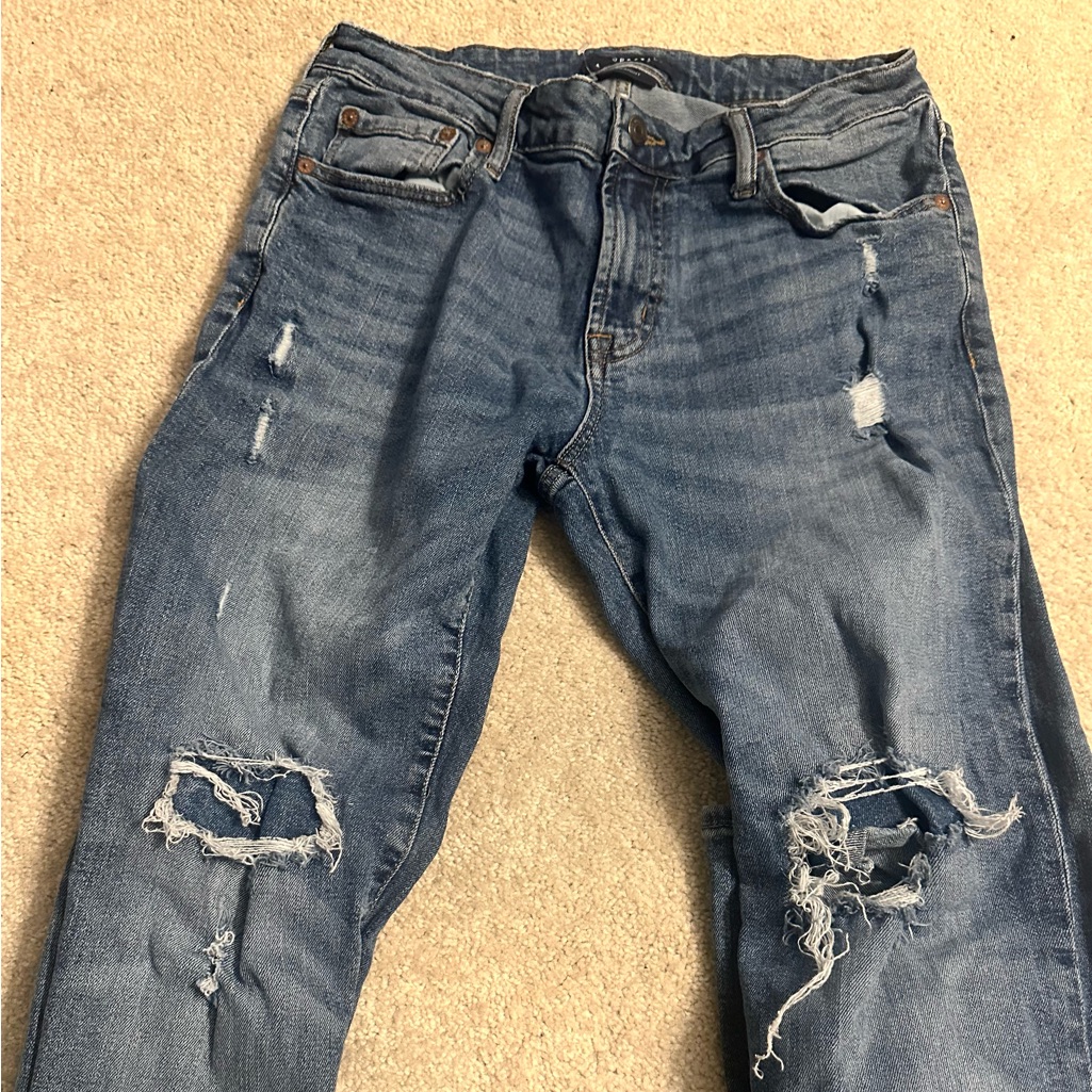 Preowned Mens Aeropostale Distressed Jeans Straight Legged Size 3234 Preowned Mens Aeropostale Distressed Jeans Straight Legged Size 3234